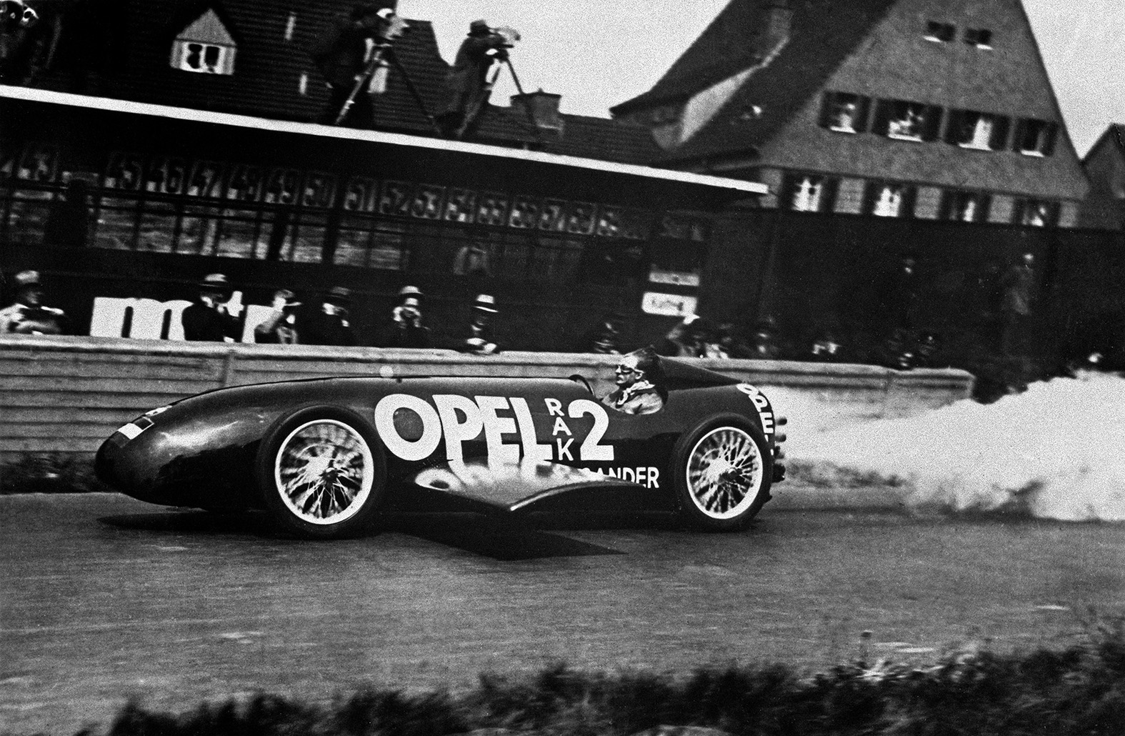 Opel Insignia Sports Tourer: the Blitz strikes hard